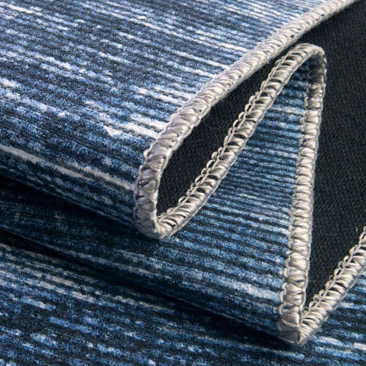 Rund Teppich Asha in Blau von Hadorn™ - Lifestyle Image