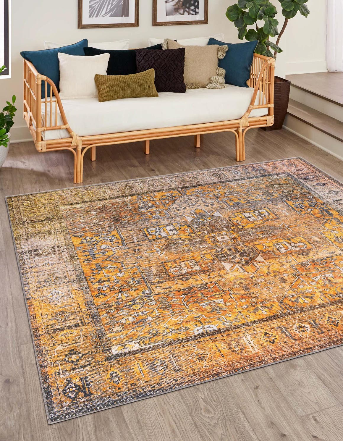 Quadratisch Teppich Timeless in Gelb von Hadorn™ - Lifestyle Image
